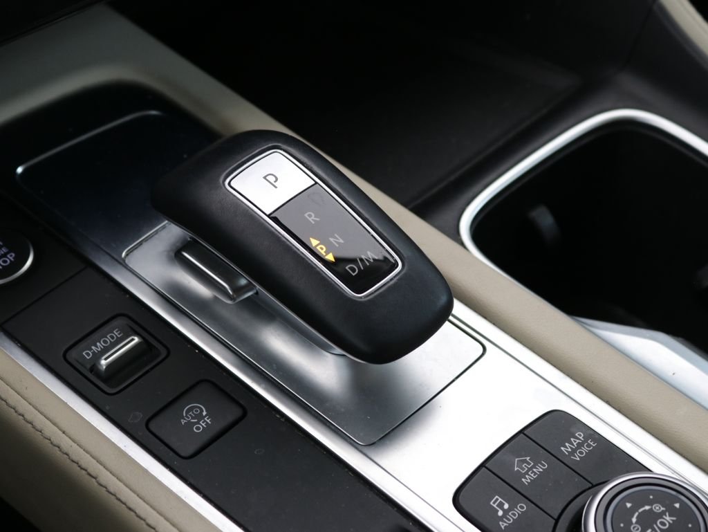 Certified Used 2023 Silver INFINITI LUXE image 15
