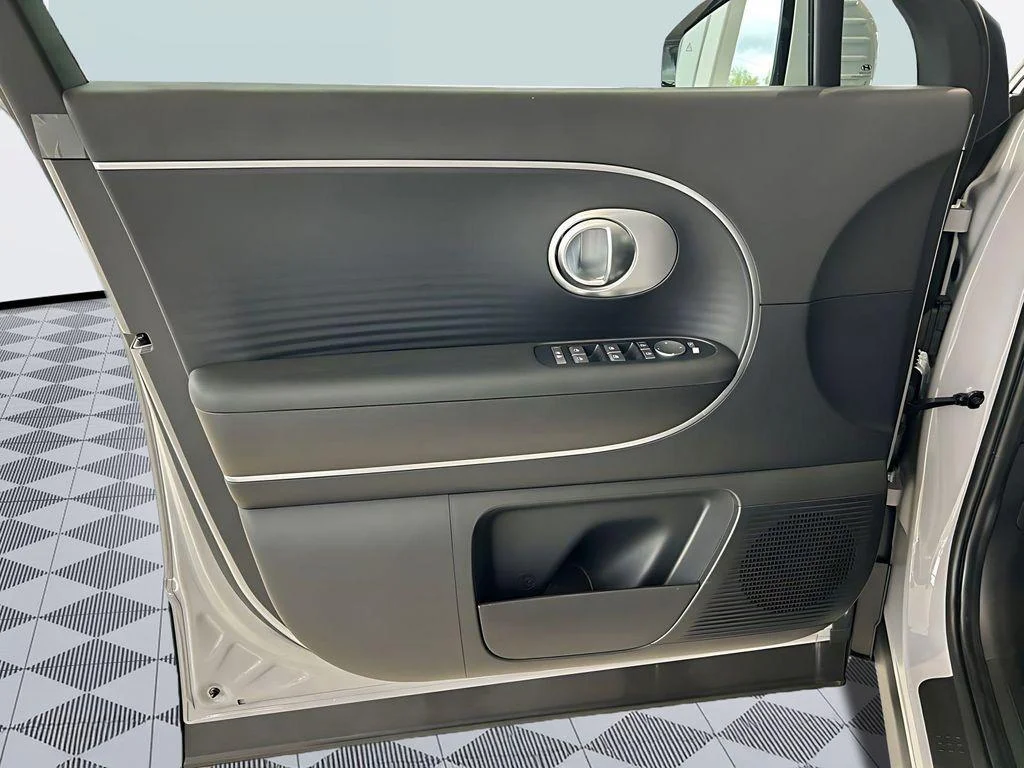 2026 Hyundai IONIQ 9 S - Photo 8