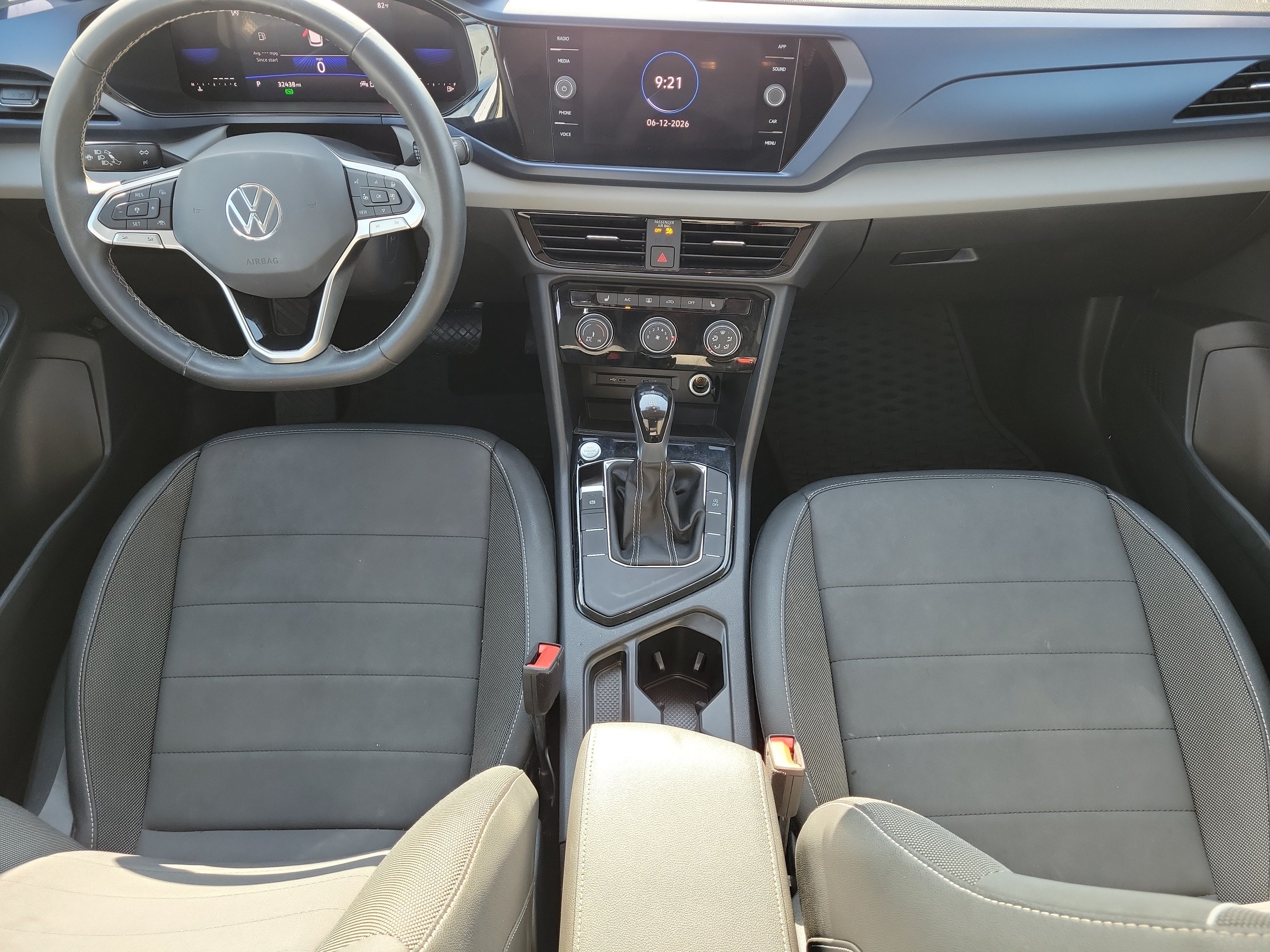 Used 2023  Volkswagen SE image 16