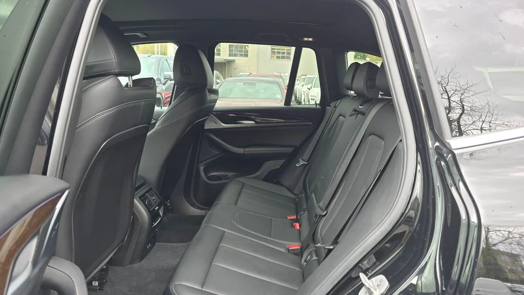 Used 2024 Black Sapphire Metallic BMW xDrive30i image 16