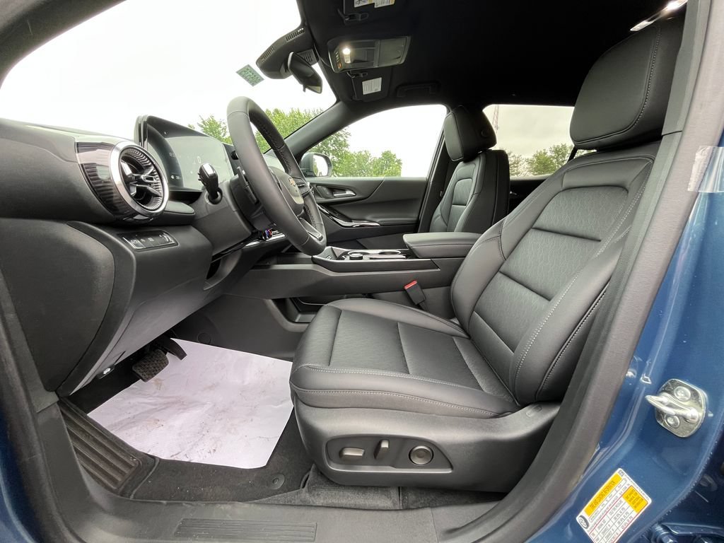 2026 Chevrolet Equinox LT - Photo 8