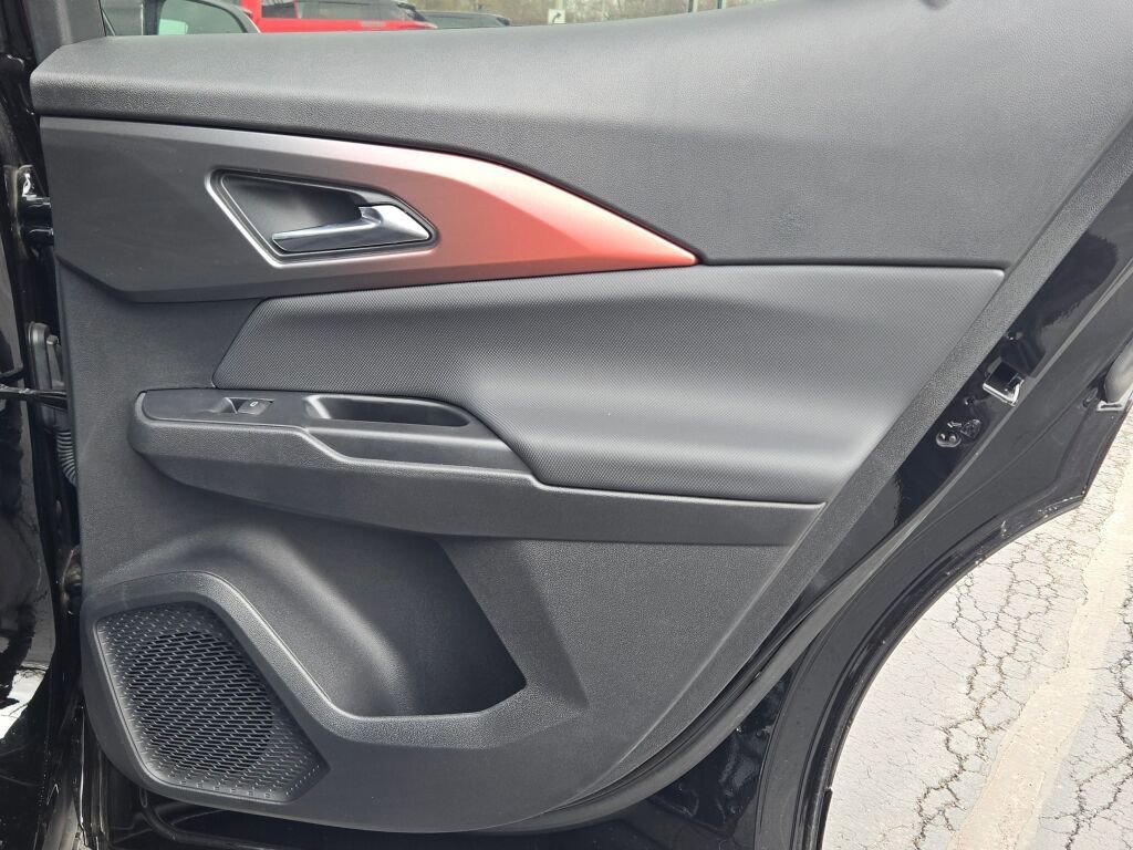 2025 Chevrolet Equinox EV RS - Photo 11