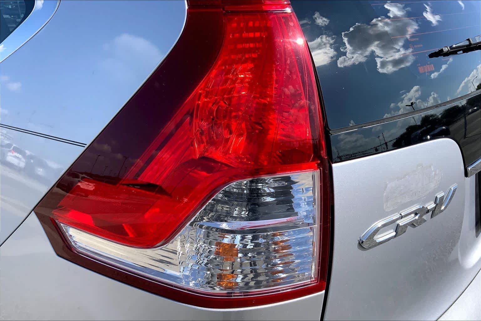 Used 2014 Alabaster Silver Metallic Honda LX image 28