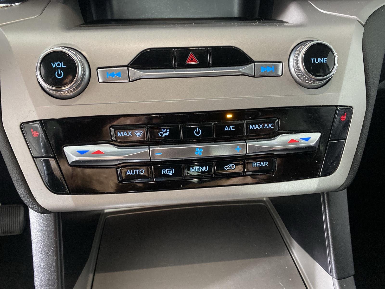 Used 2024 Iconic Silver Ford XLT image 29
