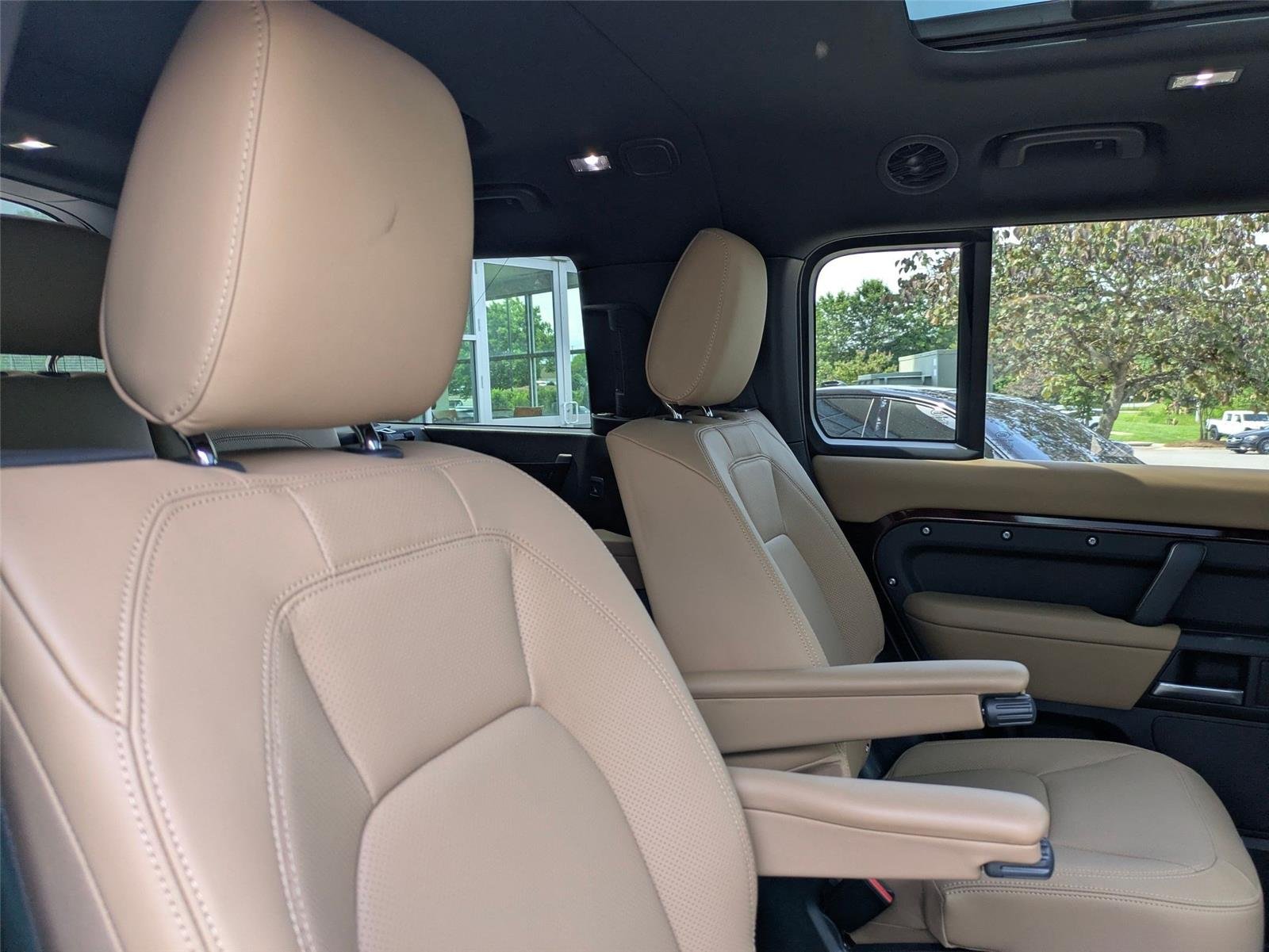 New 2026 Sedona Red Metallic Land Rover S image 34