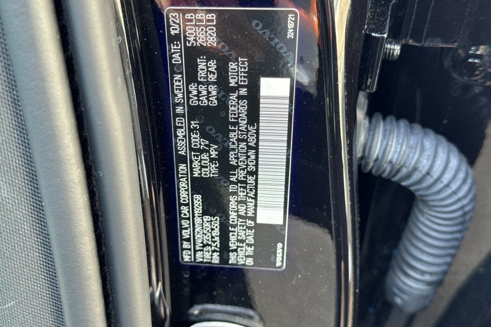 Certified Used 2024 Onyx Black Volvo B6 Plus image 30
