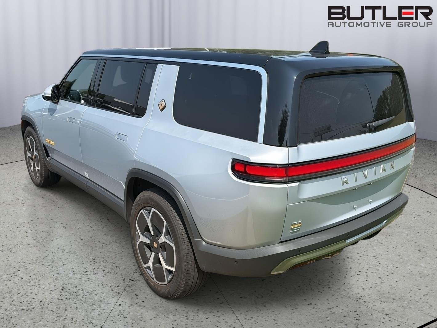 Used 2024 LA Silver Rivian Adventure image 8