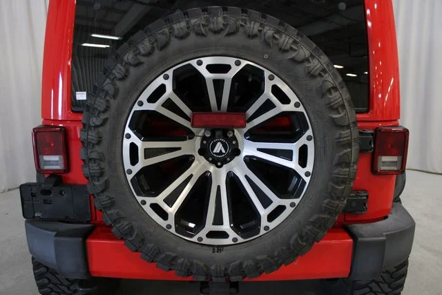 Used 2018 Red Jeep Unlimited Sahara image 34