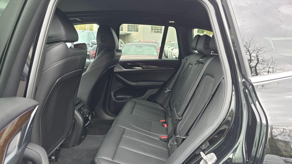 Used 2024 Black Sapphire Metallic BMW xDrive30i image 16