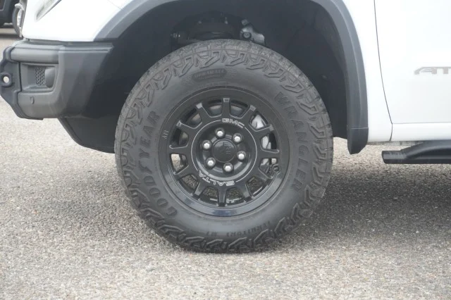 Used 2024 WHITE GMC AT4X image 14