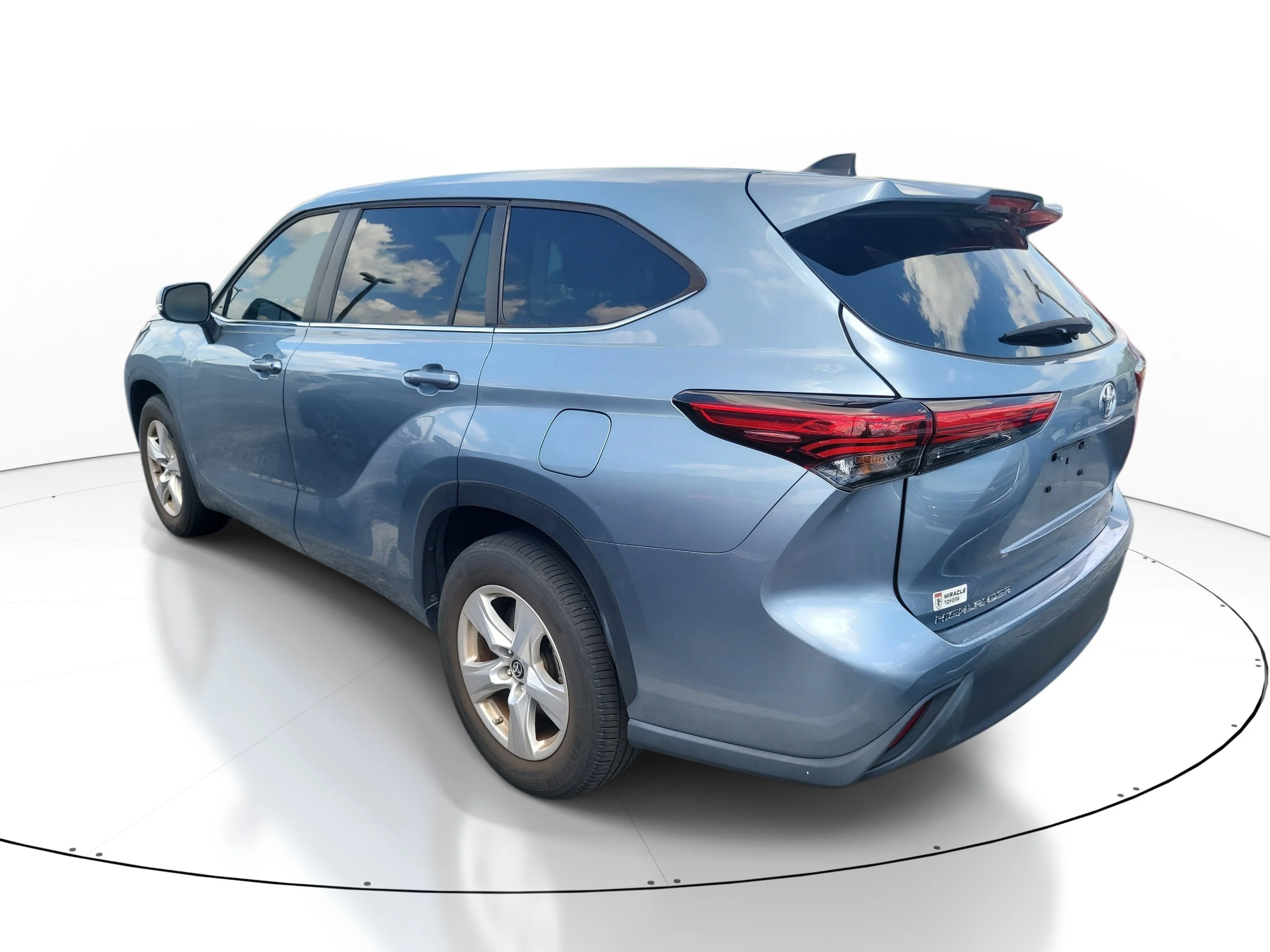 Used 2023 Moon Dust Toyota L image 4