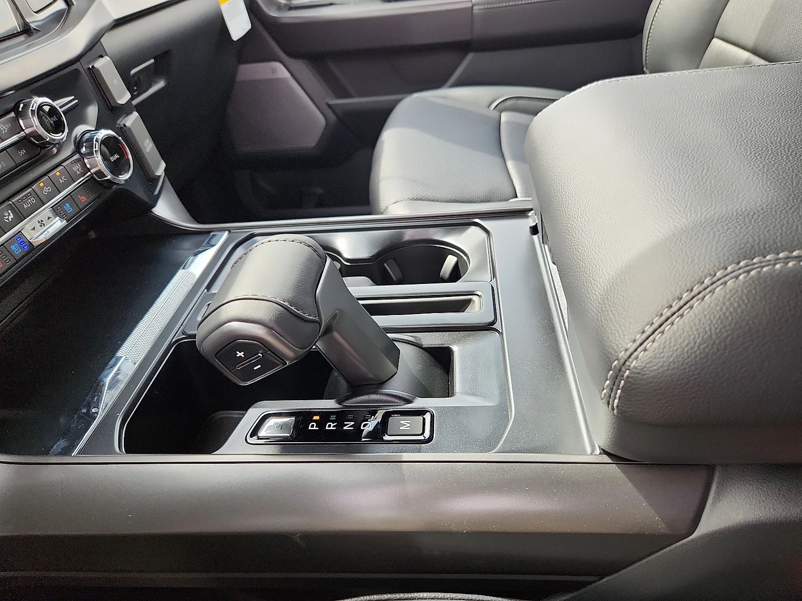 New 2026 Oxford White Ford Lariat image 25