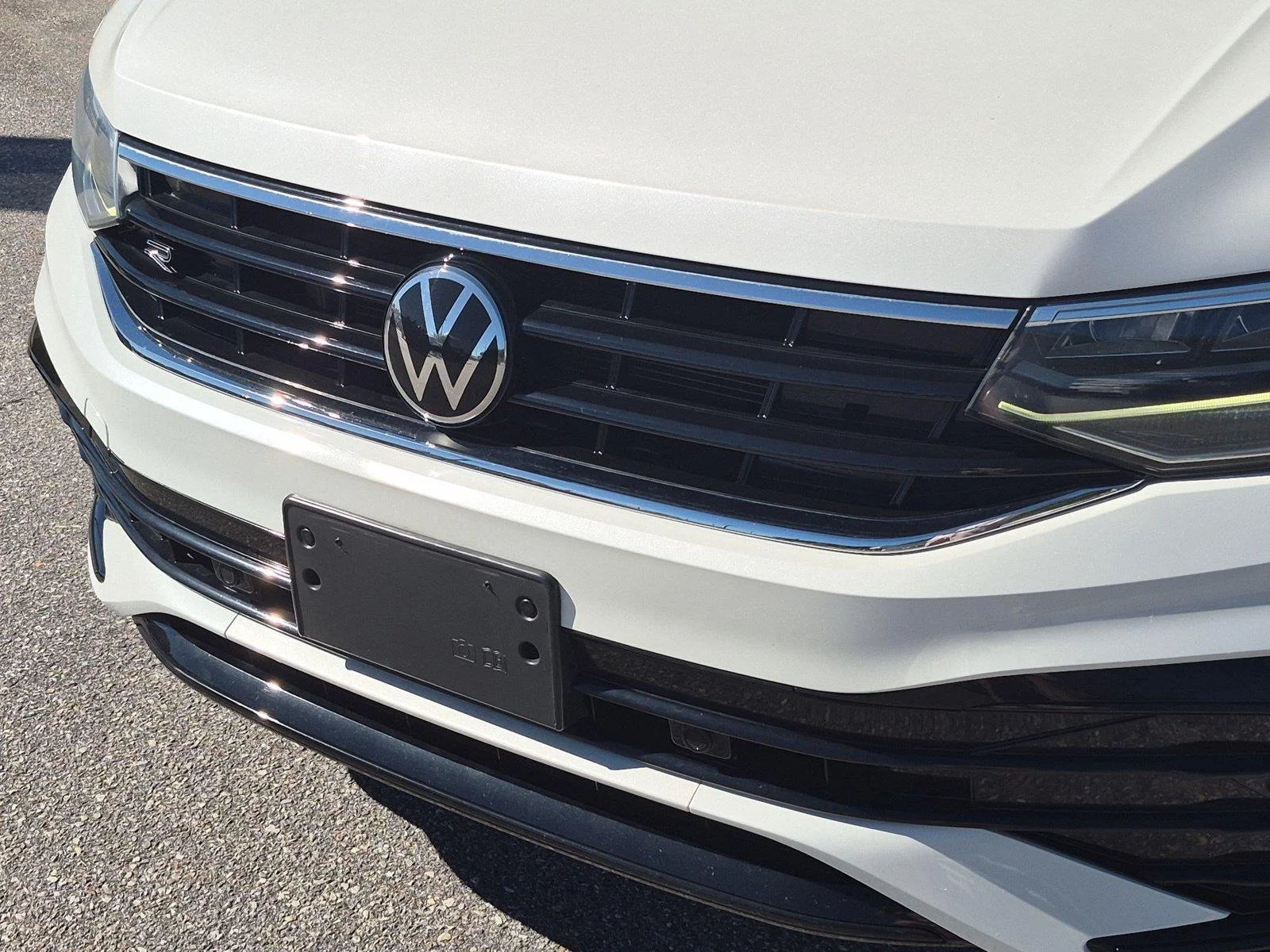 Used 2023 Opal White Pearl Volkswagen SE R-Line Black image 13