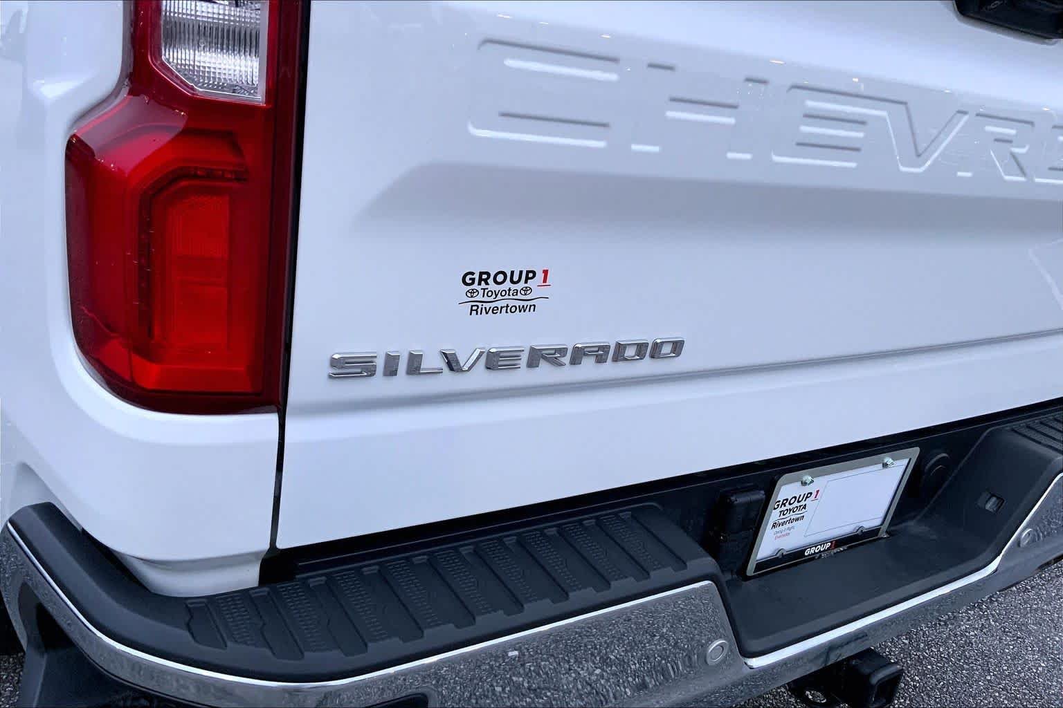 Used 2025 Summit White Chevrolet LTZ image 30