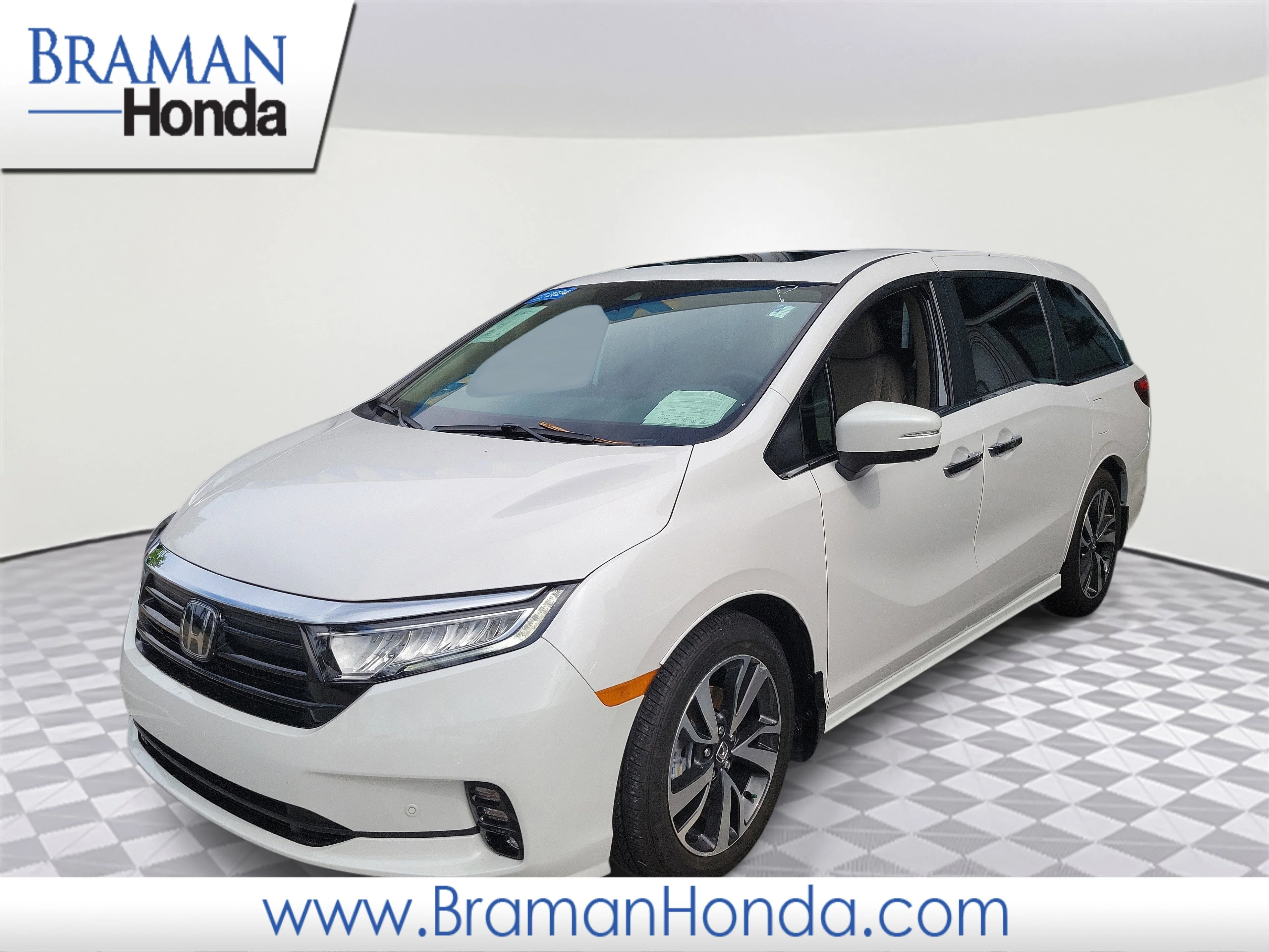 2024 Honda Odyssey Touring's photo
