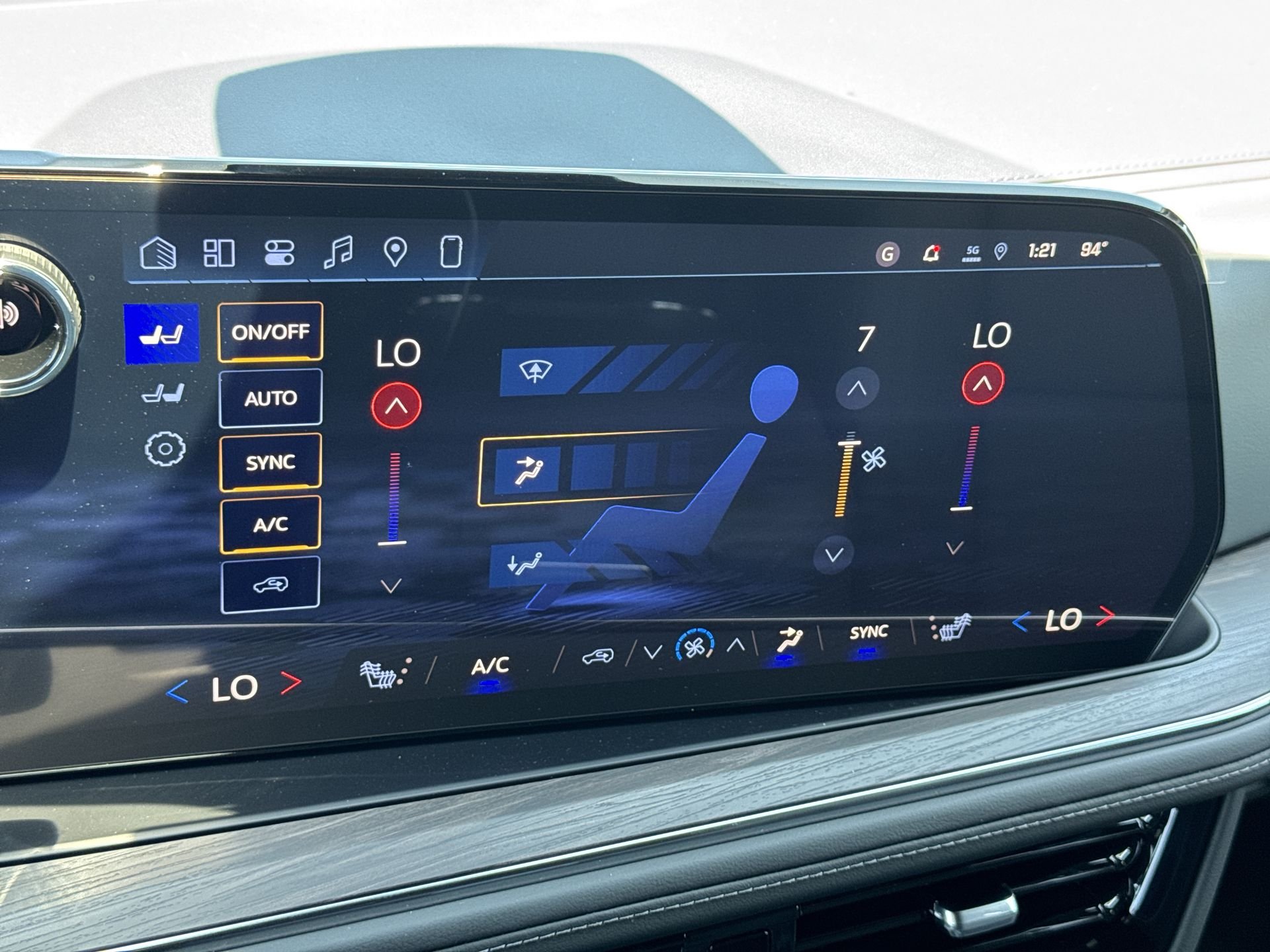 2026 Chevrolet Suburban LT - Photo 23