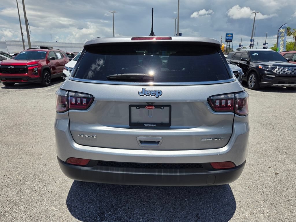 Used 2022  Jeep  image 13