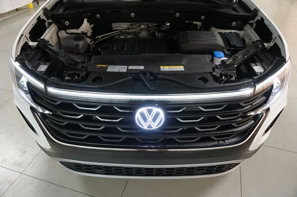 New 2026 Opal White Volkswagen 2.0T SE w/Technology image 31