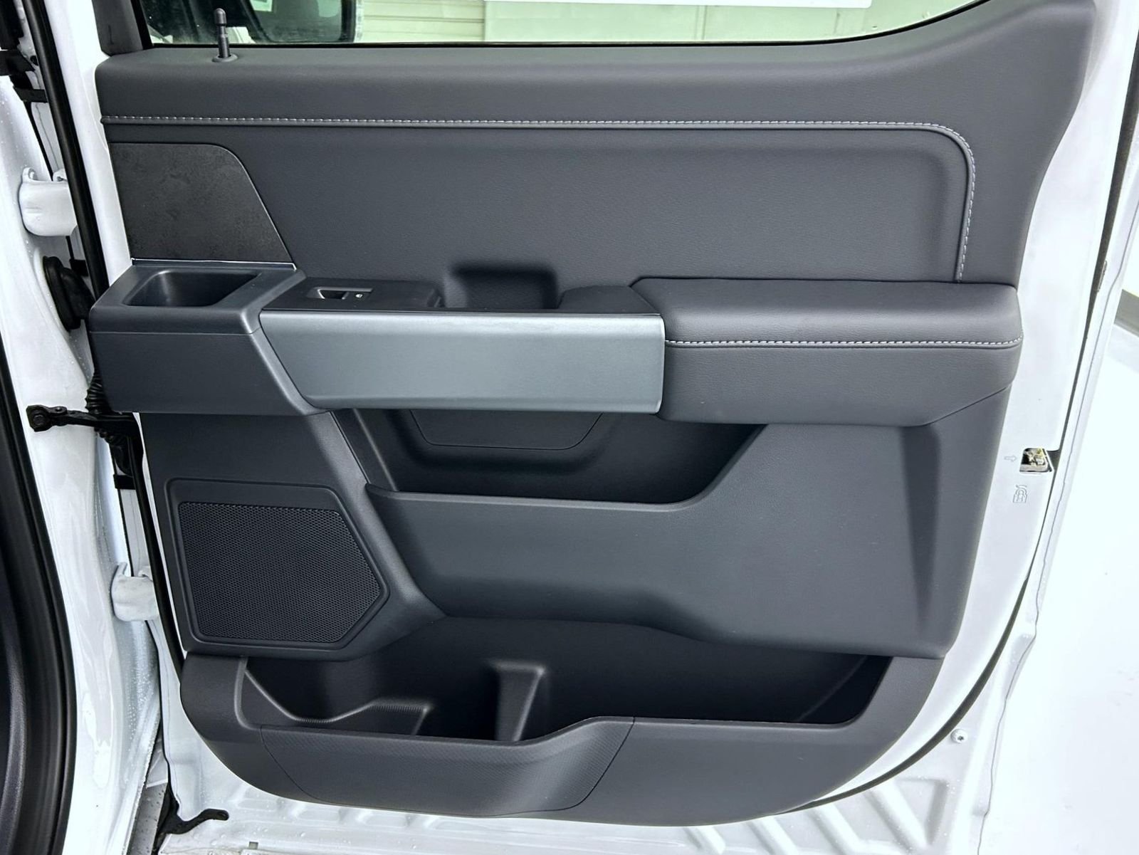 New 2026 Oxford White Ford XLT image 17