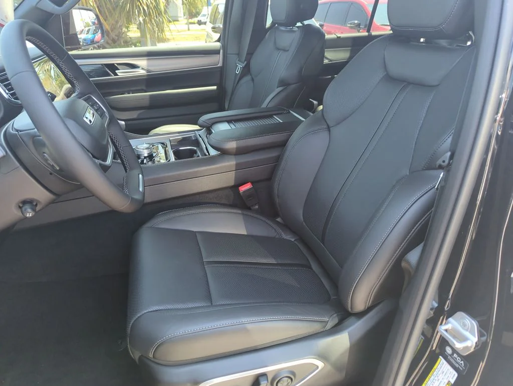 New 2026 High Gloss Black Exterior Paint Jeep Limited Reserve image 12