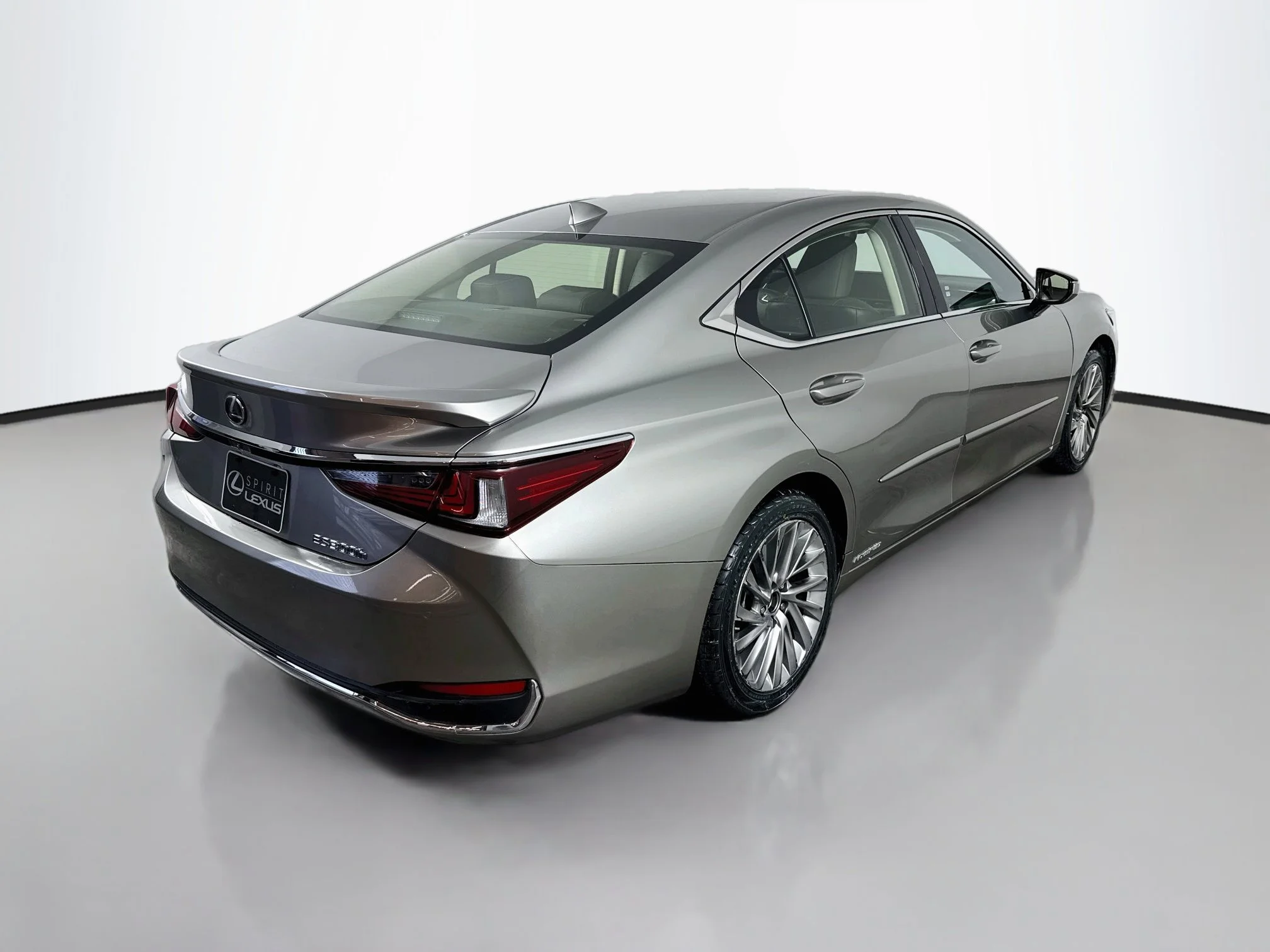 Used 2019 Silver Lexus 300h Luxury image 7