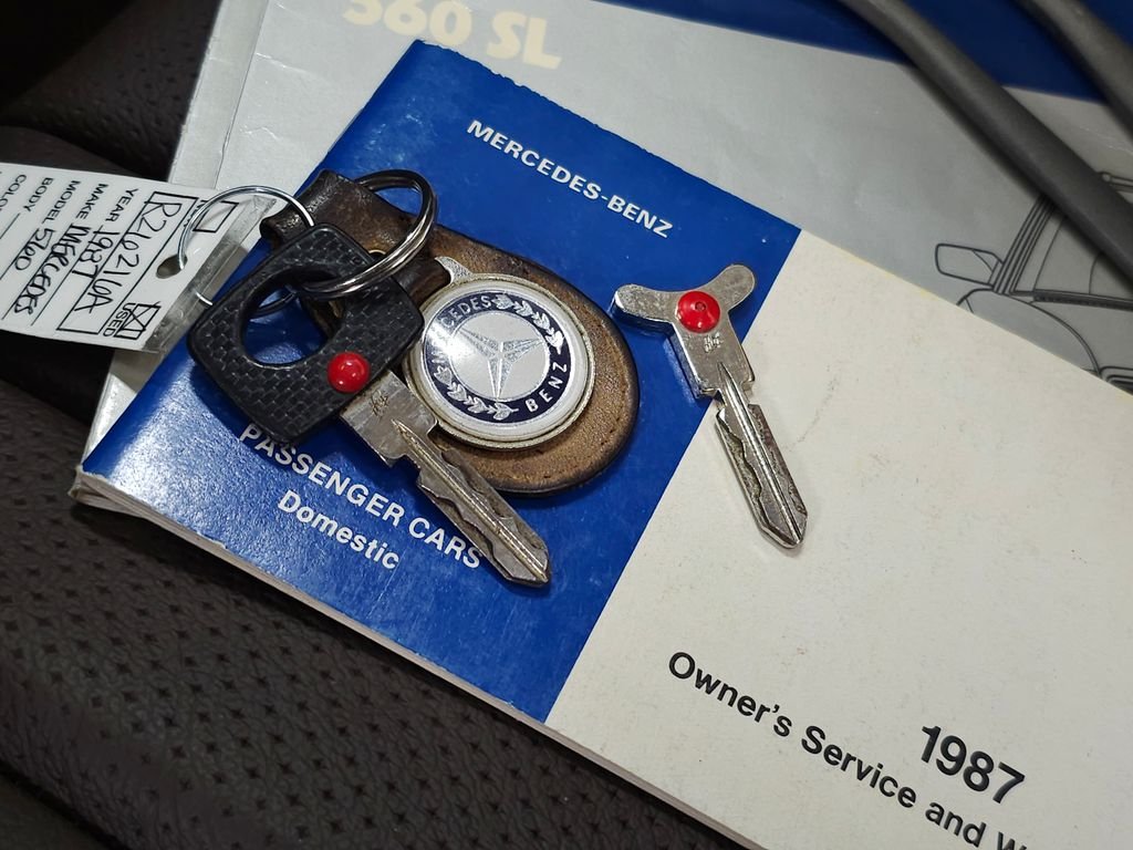 Used 1987 Gold Mercedes-Benz 560 SL image 50