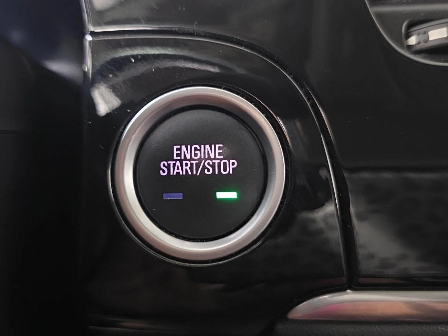 Used 2019 White Frost Tricoat Buick Essence image 22