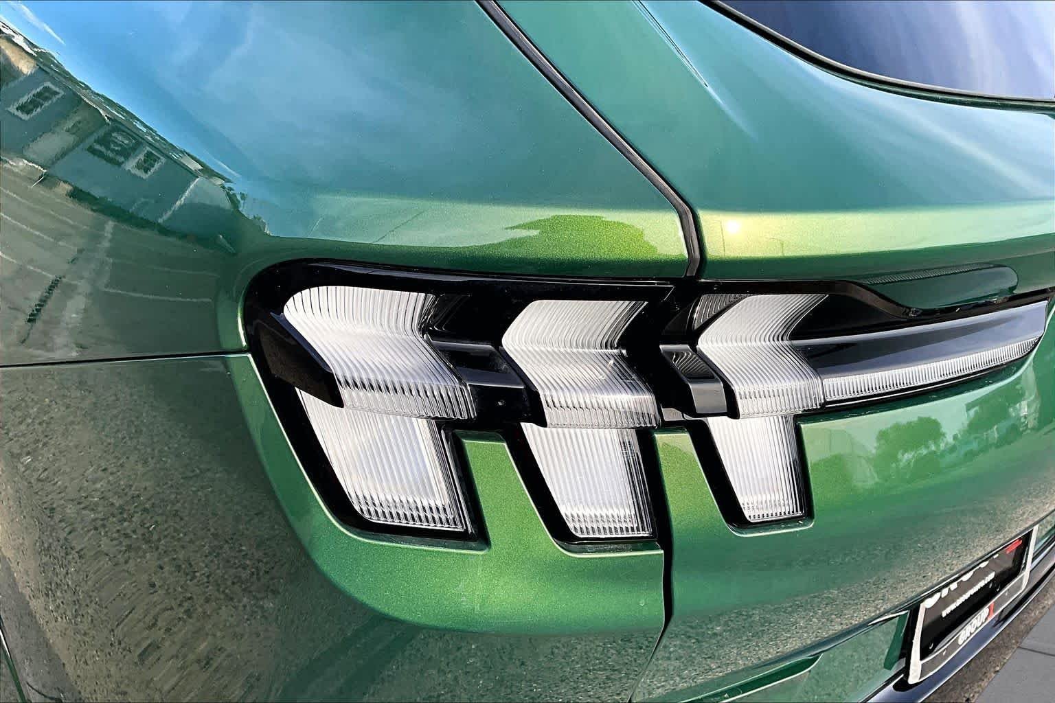 Used 2025 Eruption Green Metallic Ford GT image 31