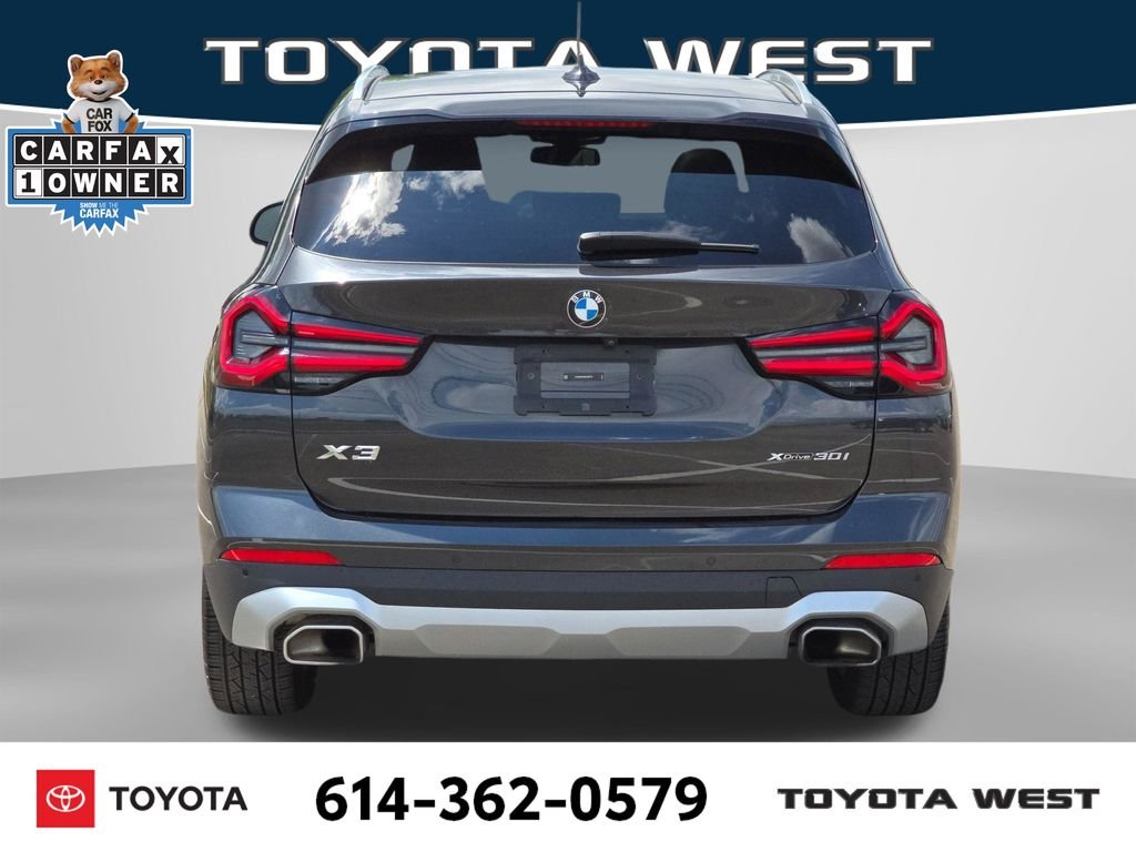 Used 2024 Gray BMW xDrive30i image 9