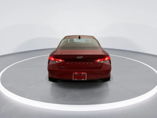Used 2023 Red Hyundai SEL image 3