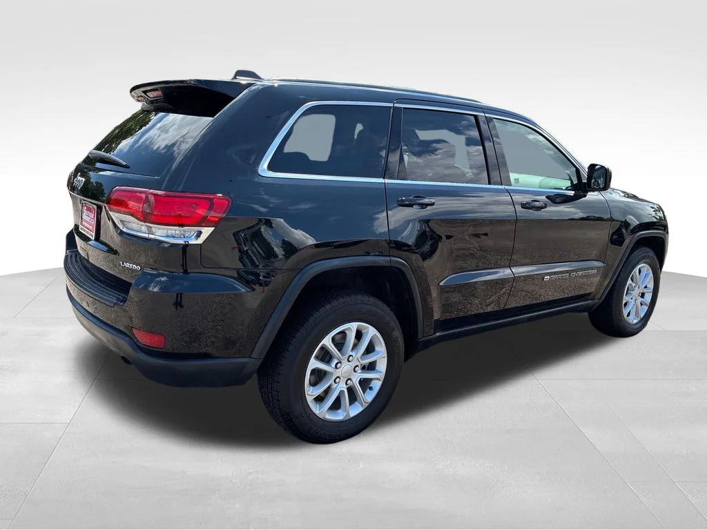Used 2022 Black Jeep Laredo E image 5