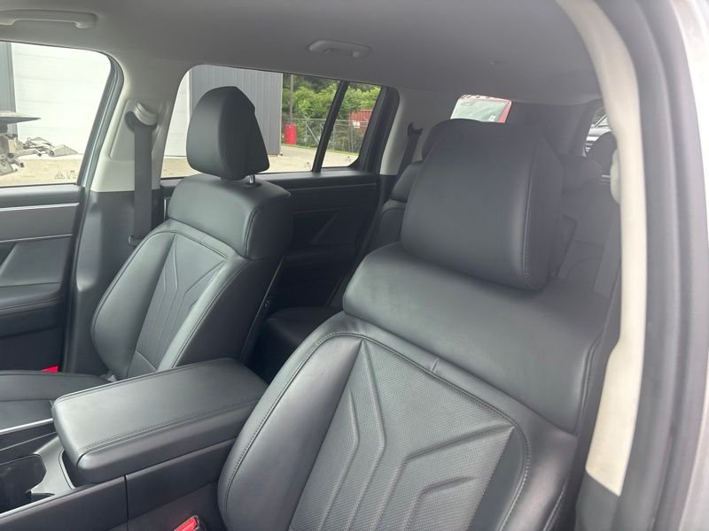 Used 2024 Silver Hyundai SEL image 26