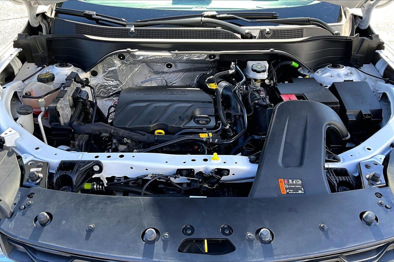 Used 2025 White Chevrolet LT image 35