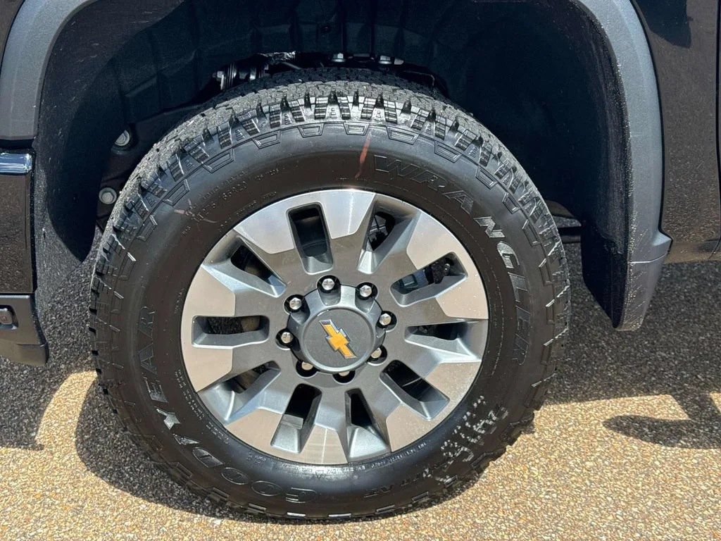 2026 Chevrolet Silverado 2500 HD Custom - Photo 4