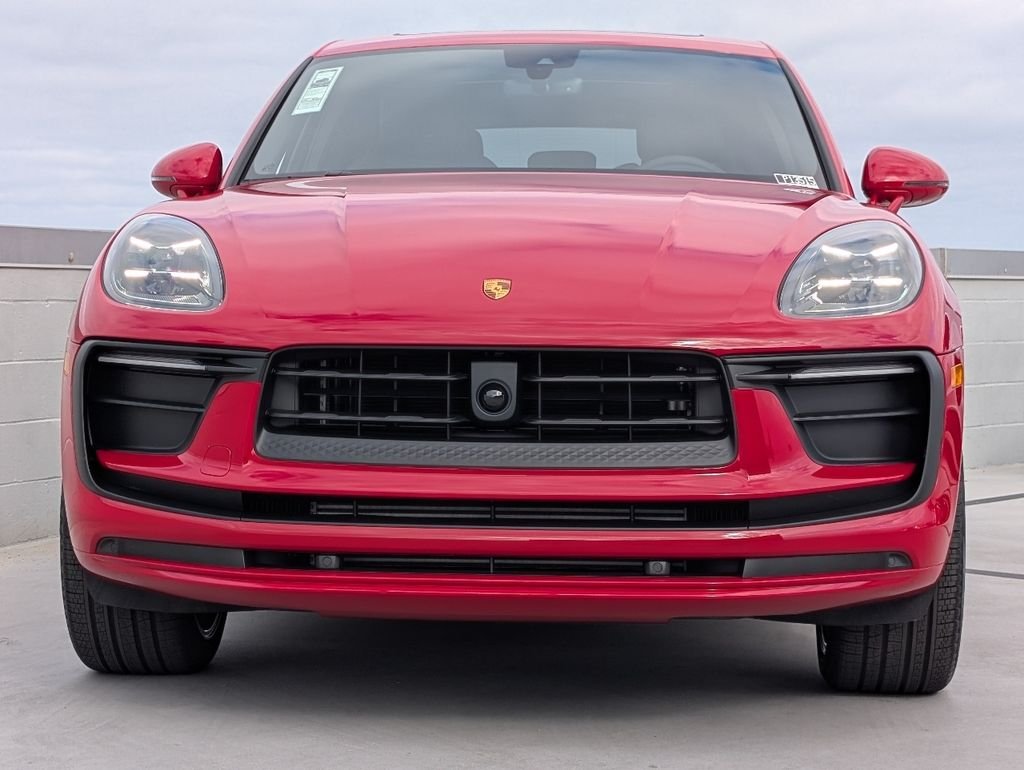 2026 Porsche Macan T - Photo 8