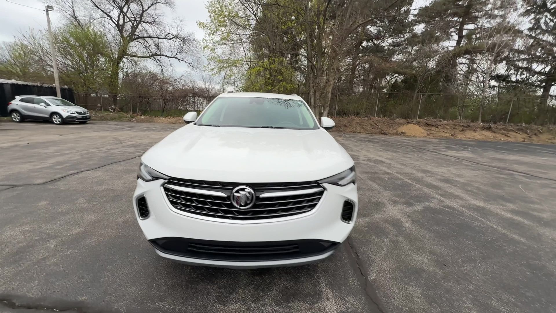 Used 2023 Summit White Buick Essence image 3