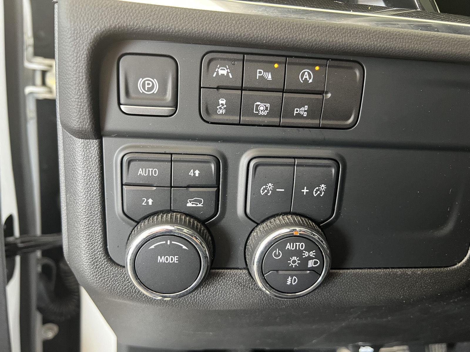 Used 2025 Pearl Chevrolet RST image 9