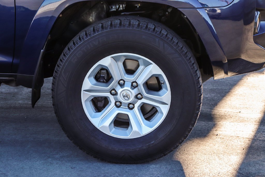 Used 2019 Nautical Blue Metallic Toyota SR5 Premium image 11