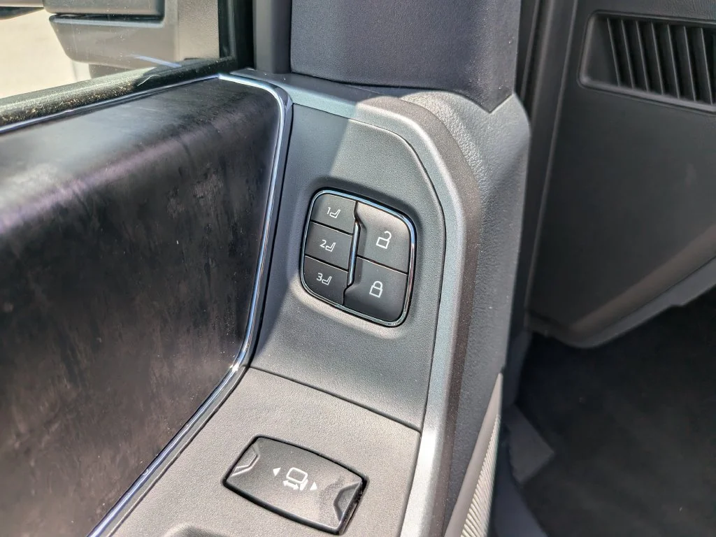 New 2026 Glacier Gray Metallic Tri-Coat Ford F-250® Lariat® image 20