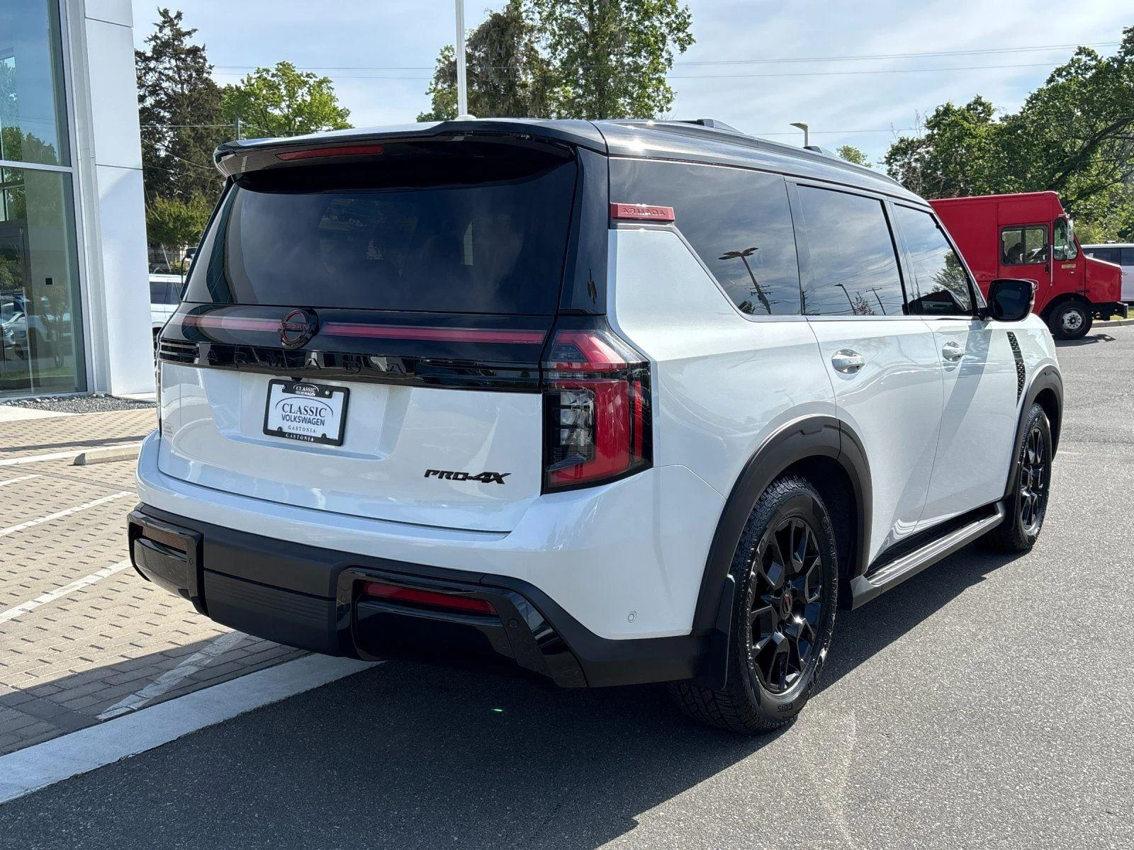 Used 2025 Aspen White Tricoat/Super Black Nissan PRO-4X image 5