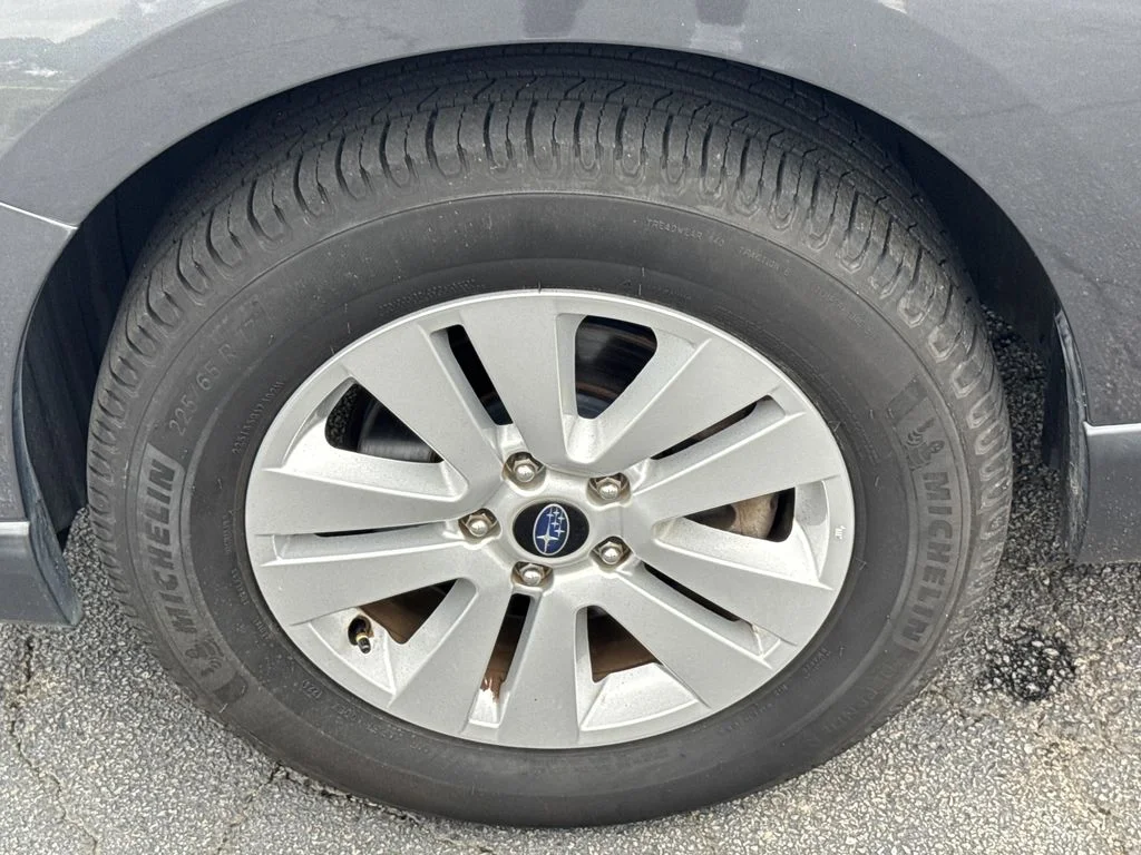 Used 2019 Gray Subaru 2.5i image 11