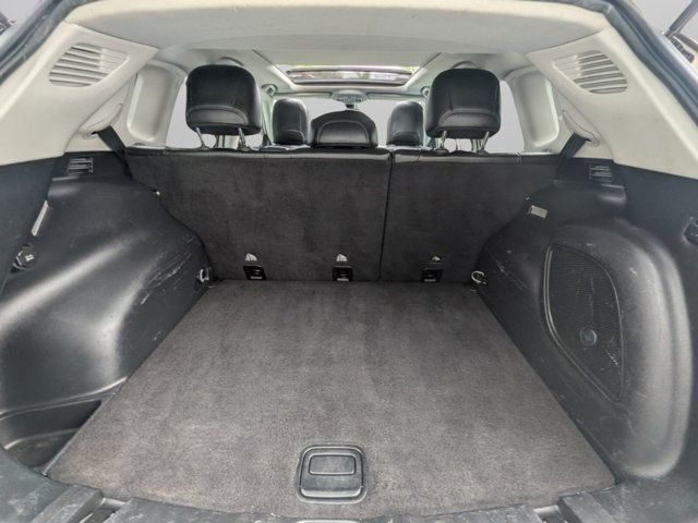 Used 2021 White Jeep Latitude image 41