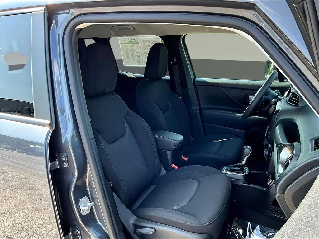 Used 2023 Gray Jeep Latitude image 30