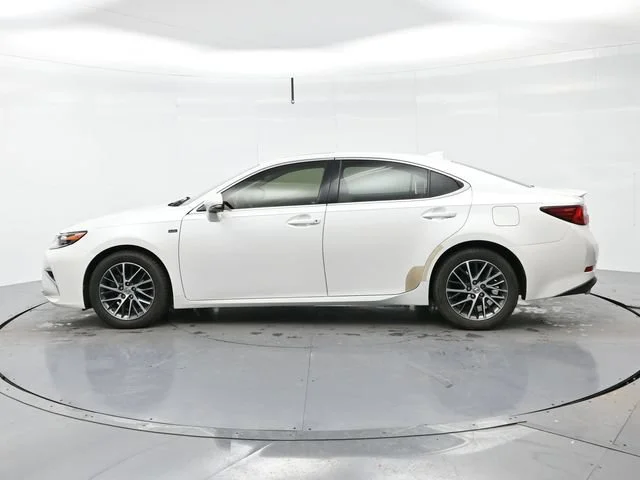 Used 2016 Eminent White Pea Lexus 4DR SDN image 4