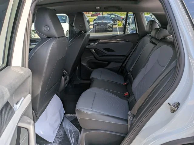 New 2026 White Volkswagen 2.0T SE R-Line Black image 10