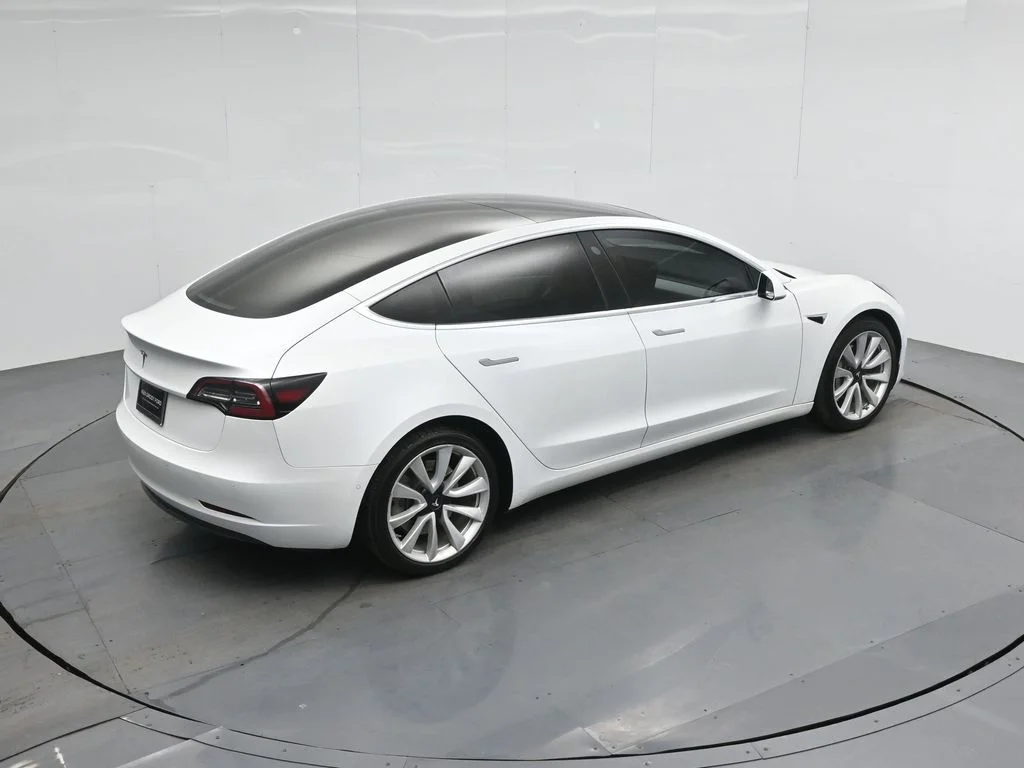 Used 2020  Tesla Standard Range Plus image 35
