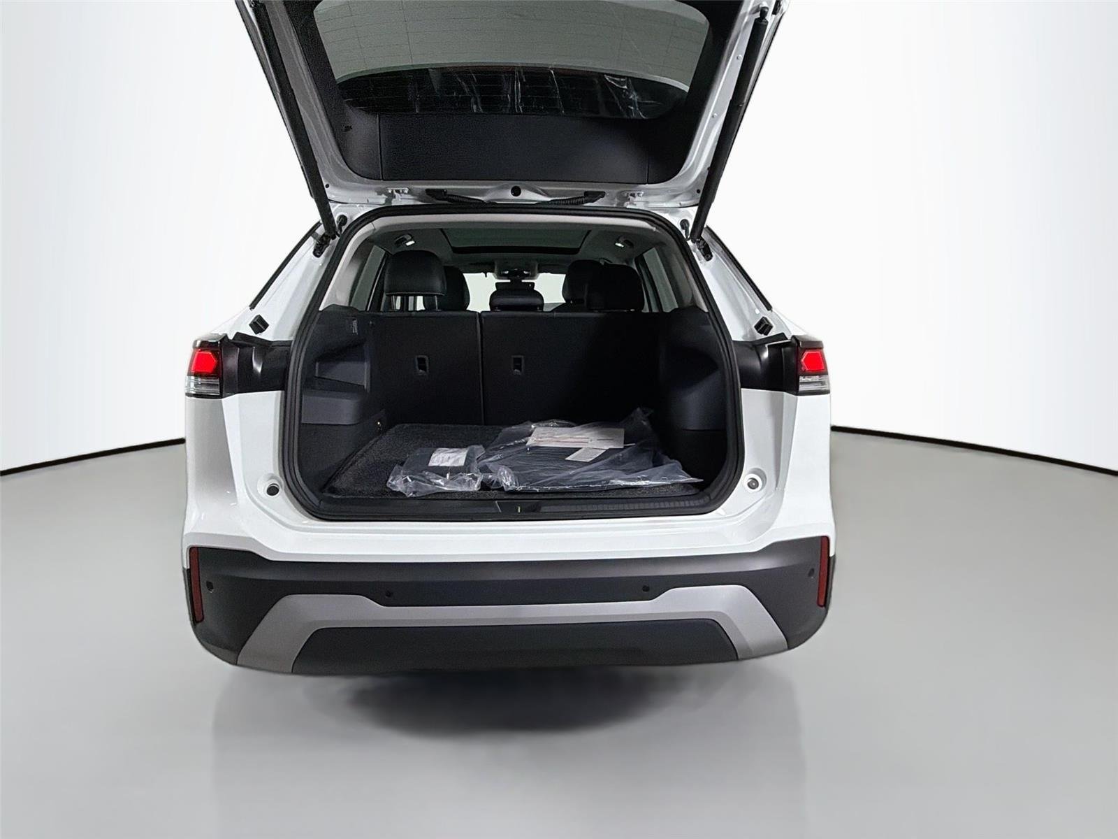 New 2026 Pure White Volkswagen SE image 24