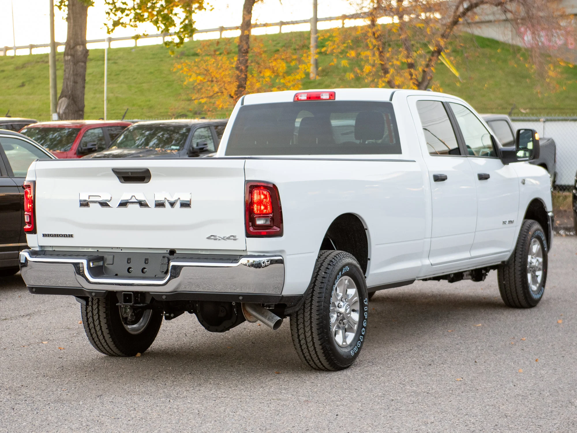 New 2027 White RAM Big Horn* Crew Cab 4x4, 8