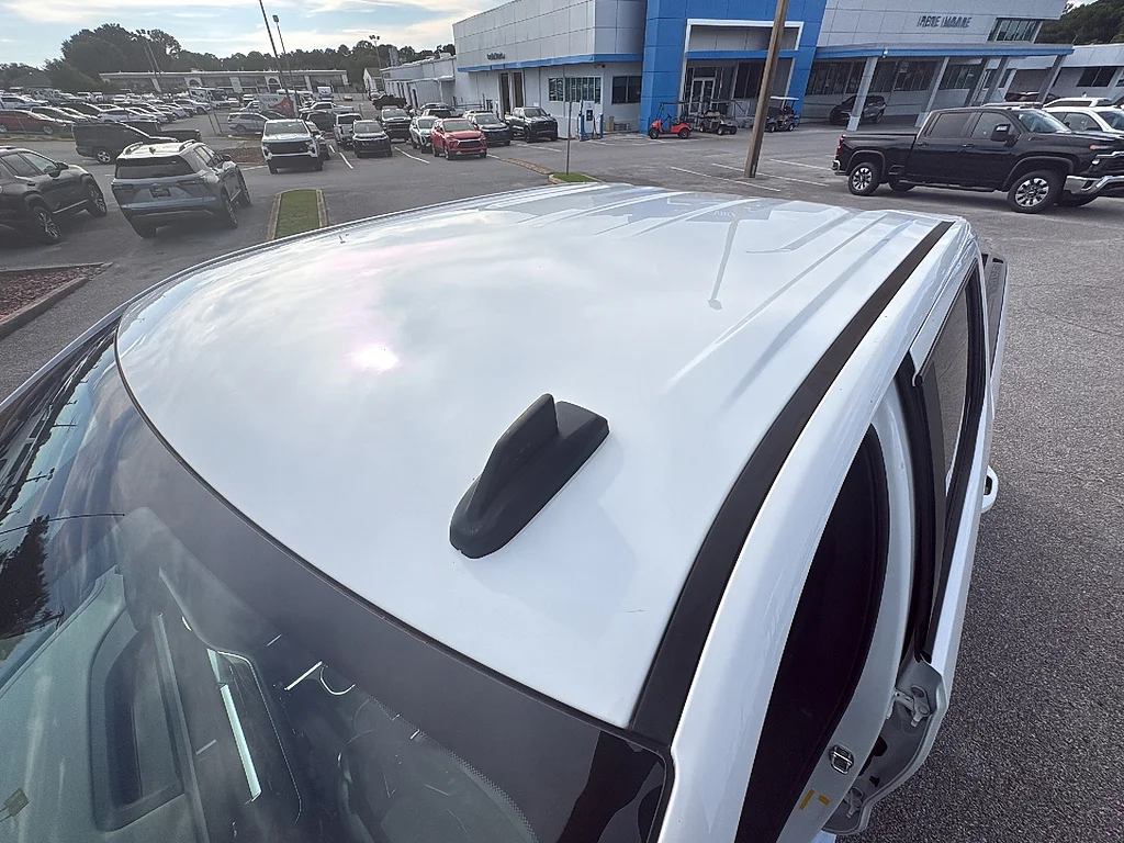 Used 2023 Summit White Chevrolet  image 16