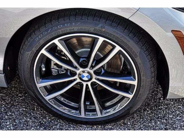 Used 2019 Glacier Silver BMW i xDrive All-wheel Drive image 6